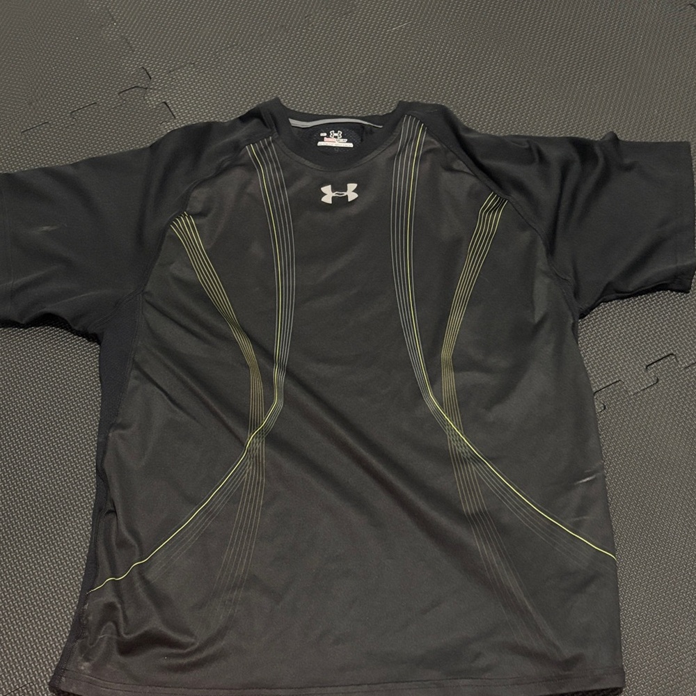 Under Armour Men's Black and Green Athletic Tee